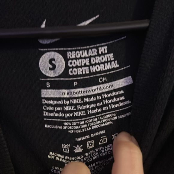 Nike Black and Red Short Sleeve Tees - Picture 3 of 4